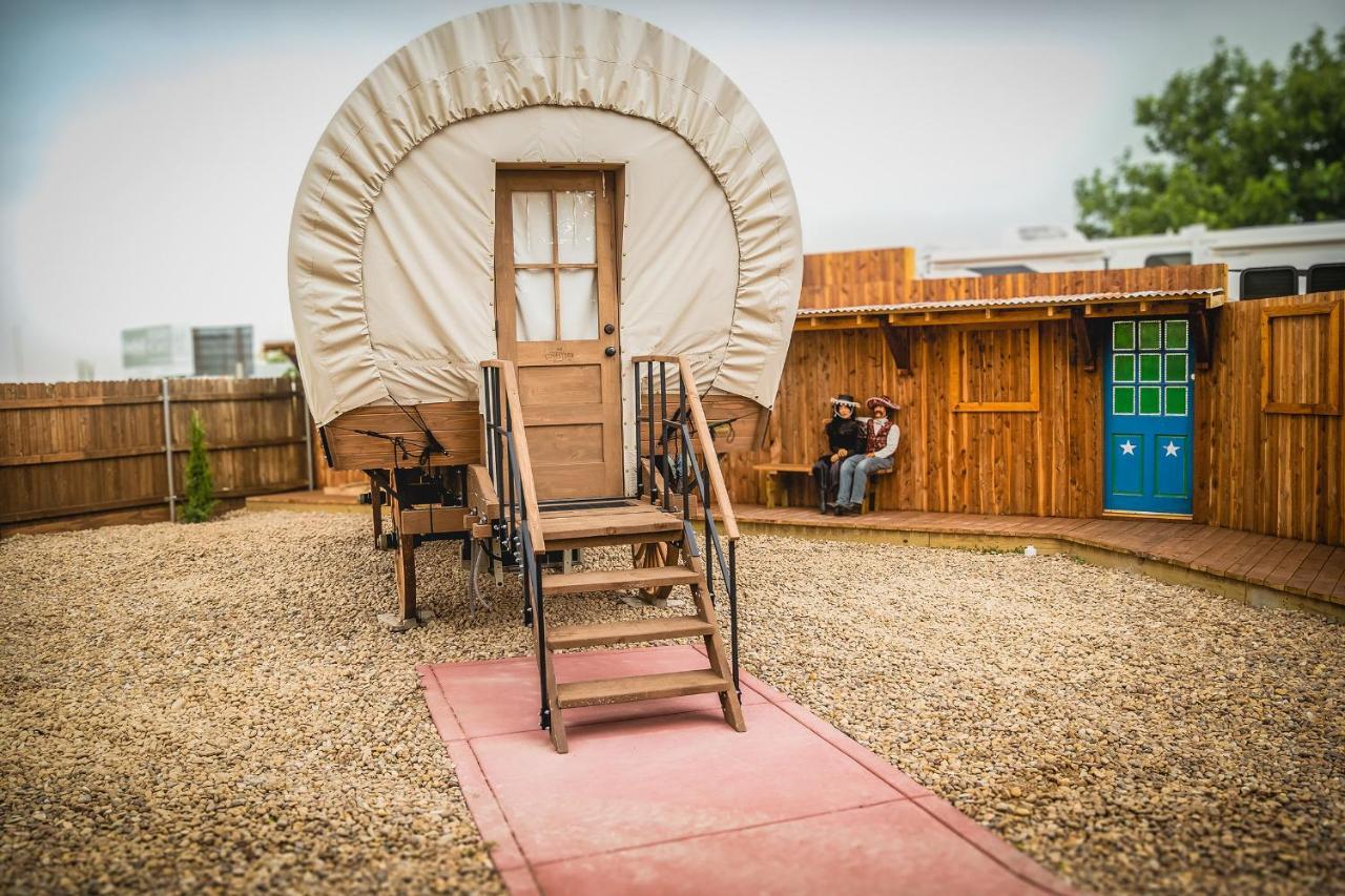 The Big Texan - Cabins And Wagons Amarillo Exterior foto