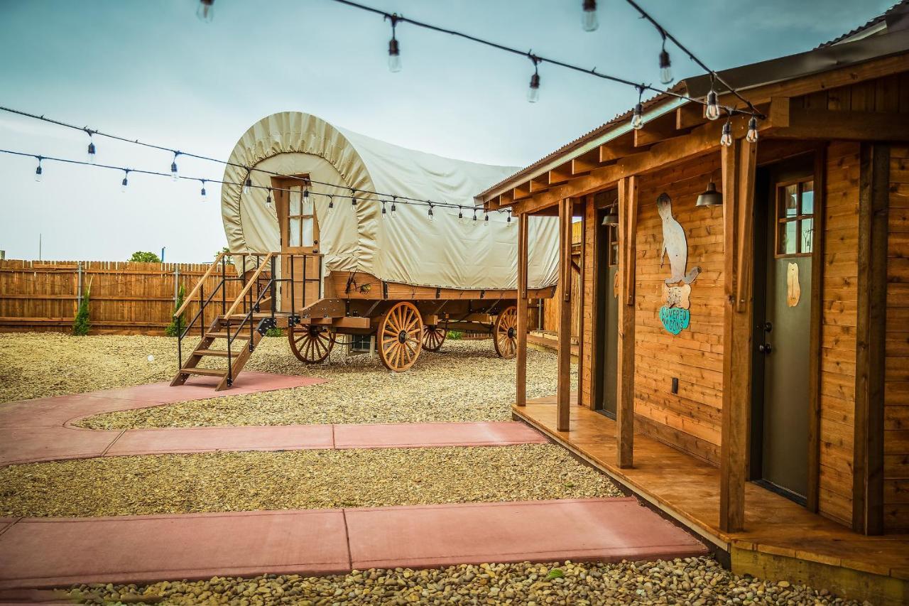 The Big Texan - Cabins And Wagons Amarillo Exterior foto